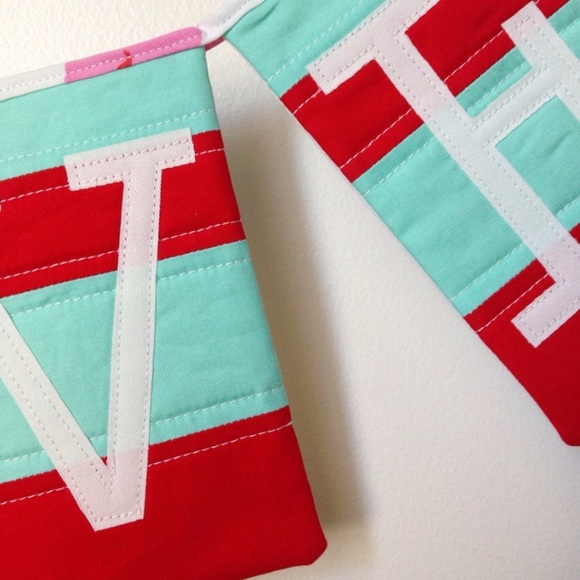 Love Garland Banner, Handmade Christmas Day Bunting - Picture 2 of 5